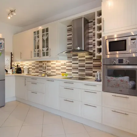 Apartment Mikiverna Family House