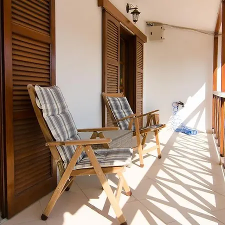 شقة Mikiverna Family Maisonette